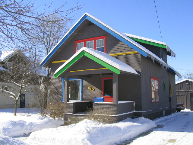 House snow vertical